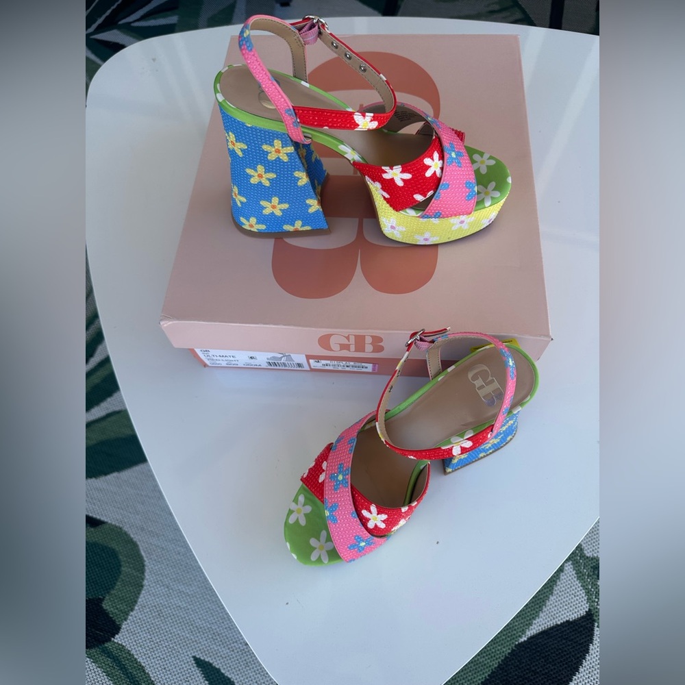 FLOWER POWER…..GB platform heels size 6 and like new! Bright multi-colored. - Picture 2 of 10